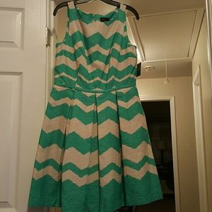 GORGEOUS GREEN & TAN Chevron JustTaylor Dress
