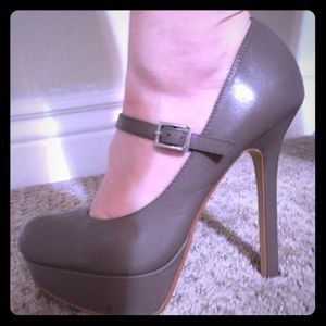 Mary Jane style grey/ taupe pumps