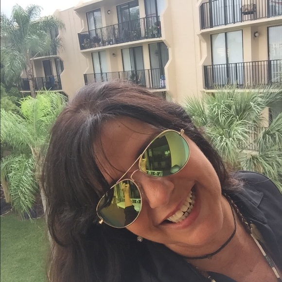 Meet your Posher, Nina