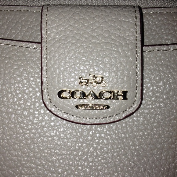 NWOT Authentic new collection Coach wallet - Picture 3 of 4