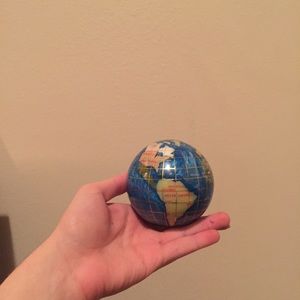 GLOBE PAPERWEIGHT 🌾🌍