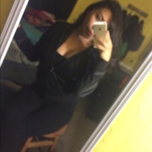 Meet your Posher, Dee