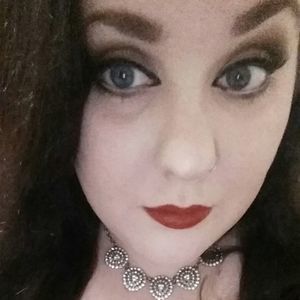 Meet your Posher, Macie