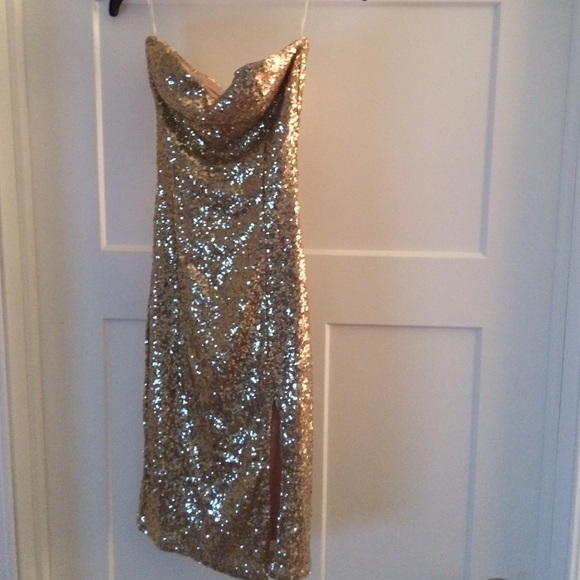 ✨NEW✨ Lulu's glimmer strapless dress