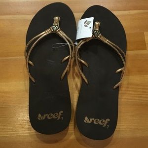 Never worn Reef flip flops size 7