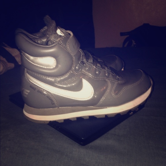 Women's Snow Waffle Nike Boots
