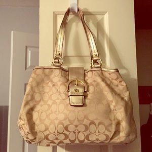 Coach purse. (Gently used)