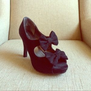 🎀Black Suede Bow Heels-8 1/2🎀