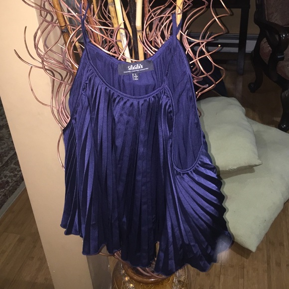 Navy blue pleated crop top - Picture 2 of 3