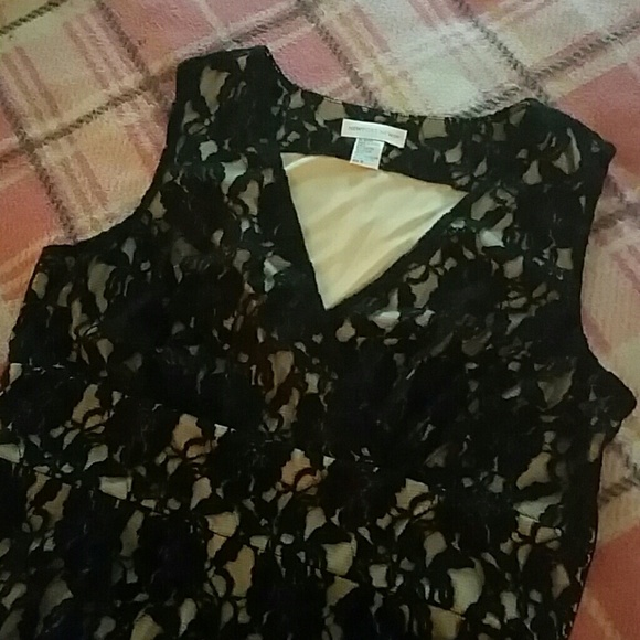NEWPORT News Black Lace Over Champagne Dress. - Picture 2 of 3