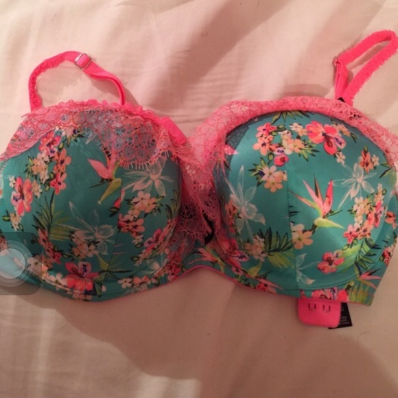 Very Sexy Victoria Secret Bra 36B