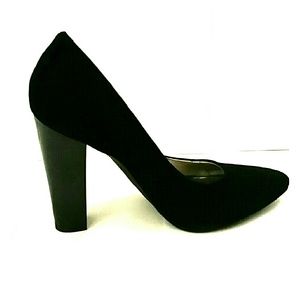 Suede BCBG Paris black pumps. Chunky heel.