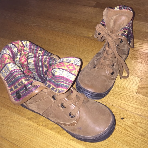 Blowfish flat booties size 8- mint condition