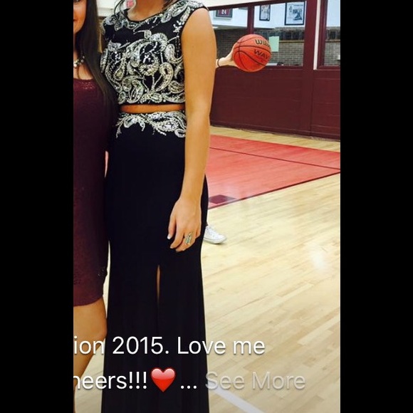 ISO believe it's an alyce gown need size 6 or 8.