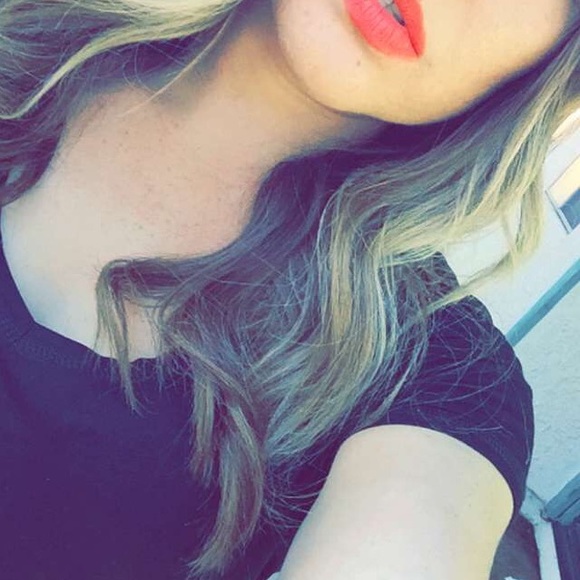 Meet your Posher, Jessica - Picture 1 of 1