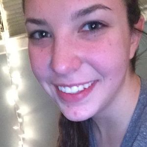 Meet your Posher, Alicia