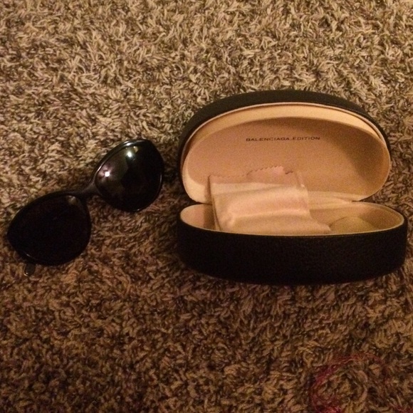 Elizabeth and James Beverly sunglasses