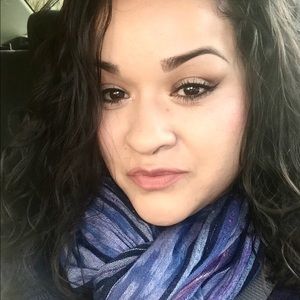 Meet your Posher, Cynthia