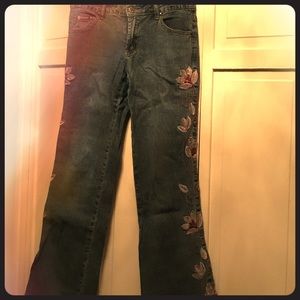 Jeans with flower details