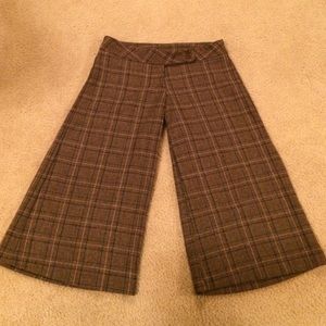 Wet Seal Flared Capri pants