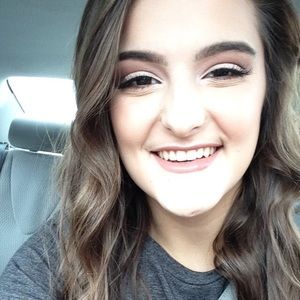 Meet your Posher, Carissa