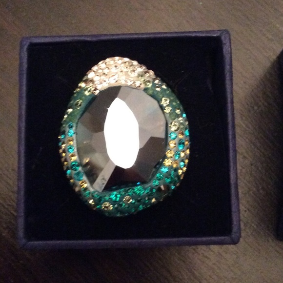 AMAZING SWAROVSKI RING!!!!
