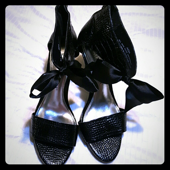 White House Black Market Shoes - White House/Black Market sz9.5m heels