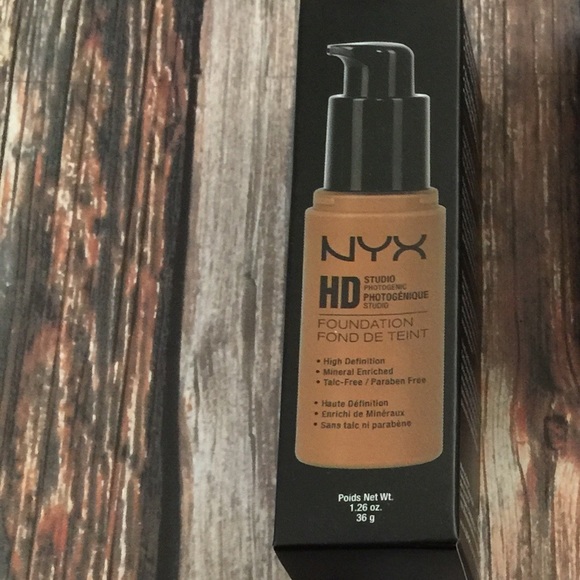 NYX Cosmetics HD Foundation - Picture 1 of 2