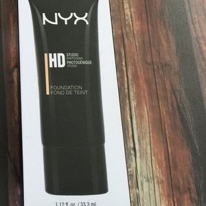 NYX Cosmetics HD Foundation