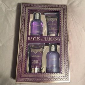 BAYLIS & HARDING England shower set. 💜