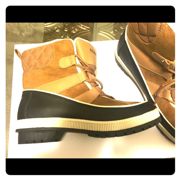 New never worn snow boots!