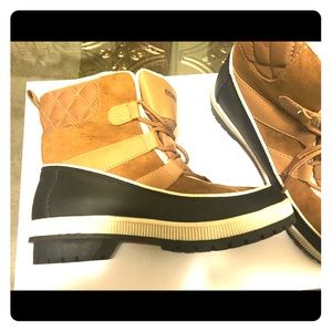 New never worn snow boots!