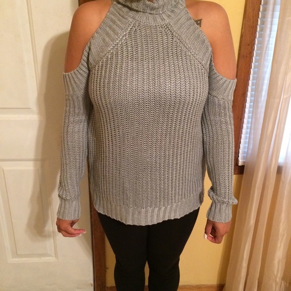 Gray Shoulder Cut Out Sweater - Picture 4 of 4