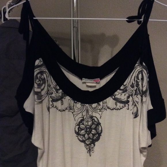 Top - Picture 2 of 2