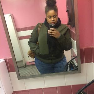 Meet your Posher, Shanella