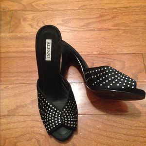Beautiful ALFANI heels in great condition