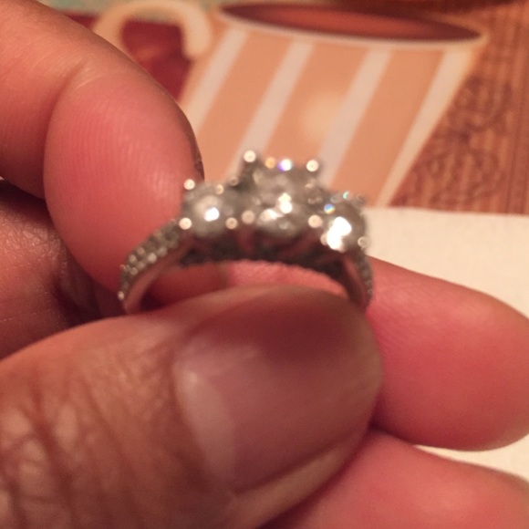 18K white gold wedding ring