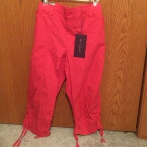 Crop/capris pants by Gloria Vanderbilt!