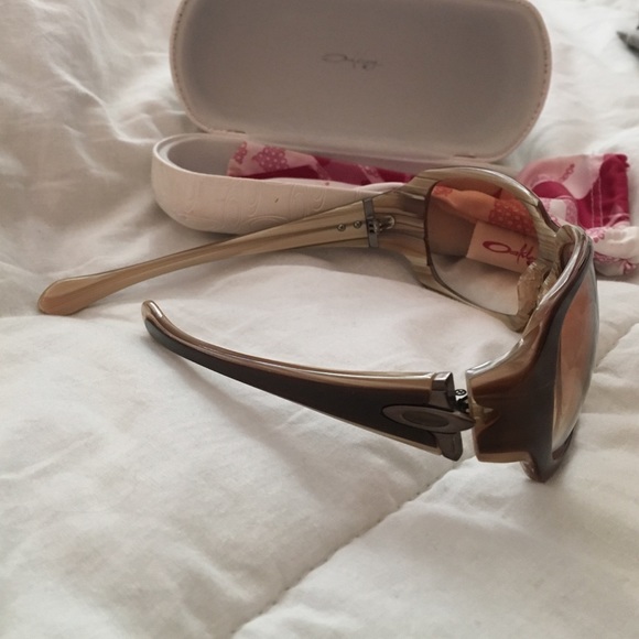Oakley sunglasses - Picture 3 of 4