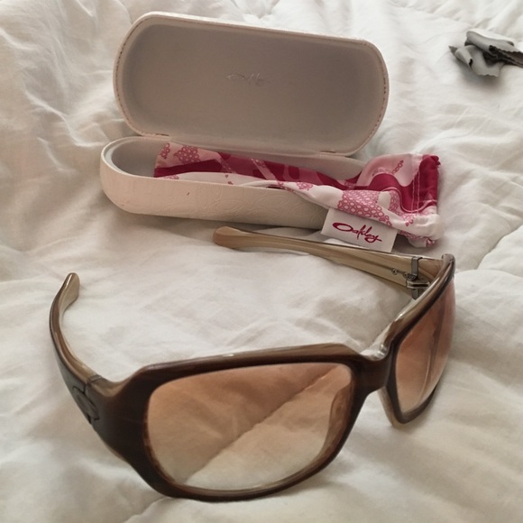 Oakley sunglasses - Picture 4 of 4