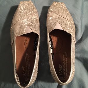 ⚠️sale⚠️Silver Toms!