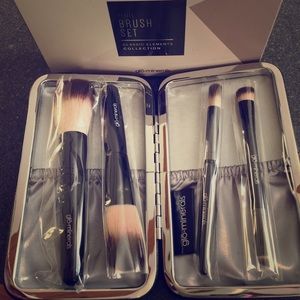 NEW glo minerals petite brush set