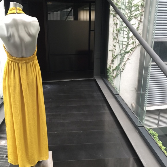 Mustard color gown - Picture 4 of 4