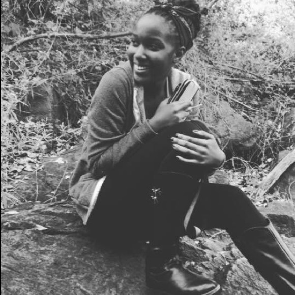 Meet your Posher, Naomi - Picture 1 of 1