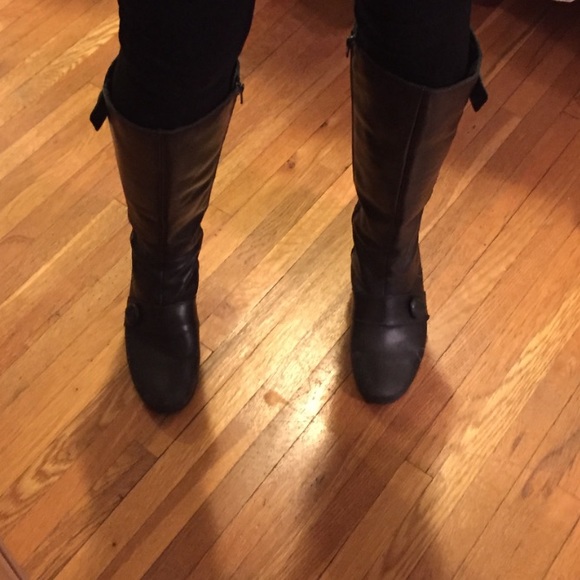 Pikolinos black leather boots