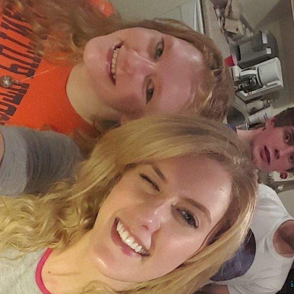 Meet your Posher, Abigayle - Picture 2 of 8