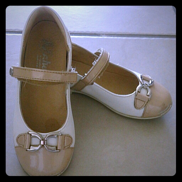 USED TODDLER GIRL NATURINO DRESSING SHOES