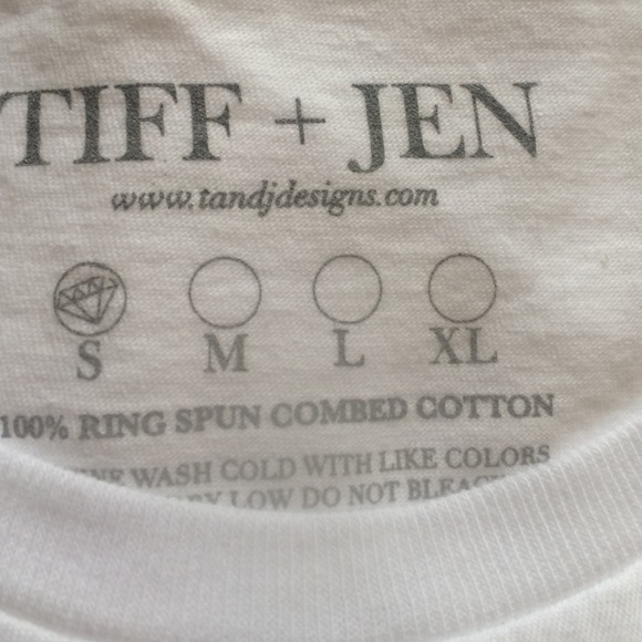 Chic Happens Tee✨ - Picture 2 of 3