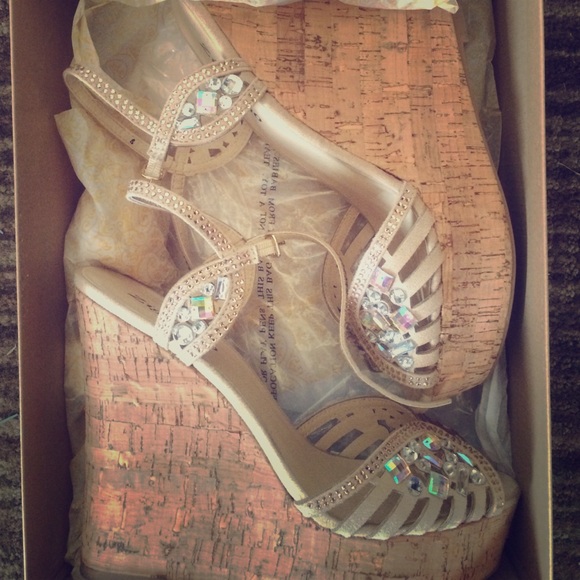 ZigiSoho wooden wedges