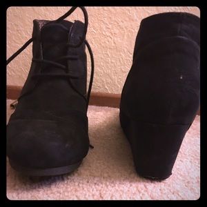 Ankle height black booties